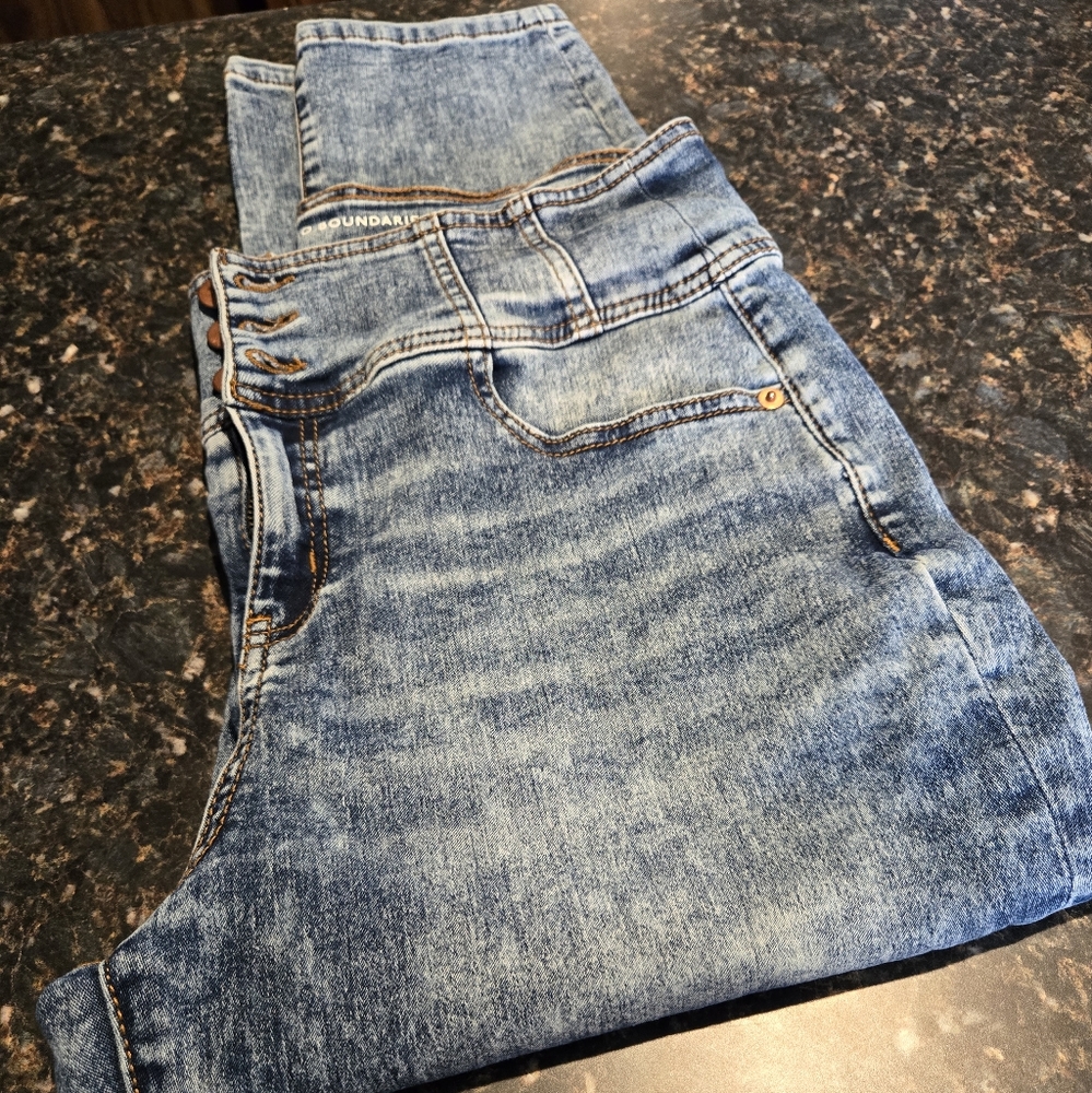 No Boundaries Jean capris